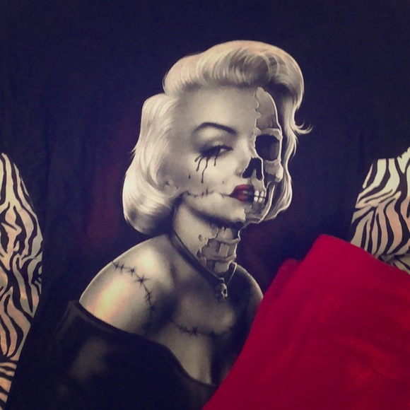 Bay Island Tops - Gothic 👻 Marilyn Monroe skeleton Halloween shirt